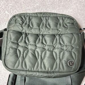 Lululemon bag, used once, excellent condition, no storage bag